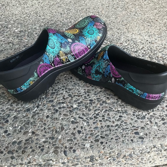 Crocs Clogs Dual Comfort Neria Pro II Women 11 Slip On Paisley Sunburst NWOT - Picture 7 of 10